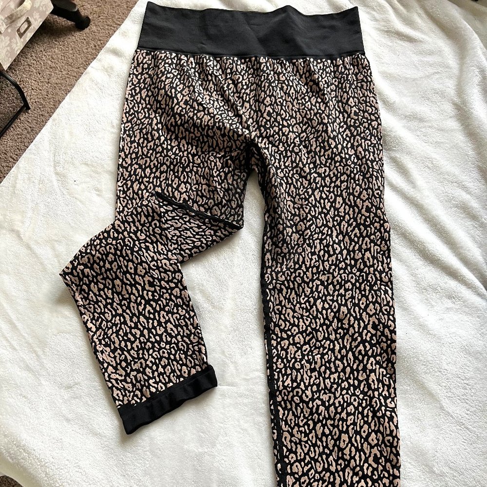 Leopard print leggings